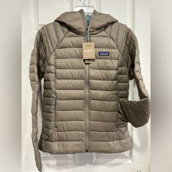 Patagonia Women's Medium Down Sweater Hoody Jacket Seabird Grey NWT Lightweight - Picture 1 of 8
